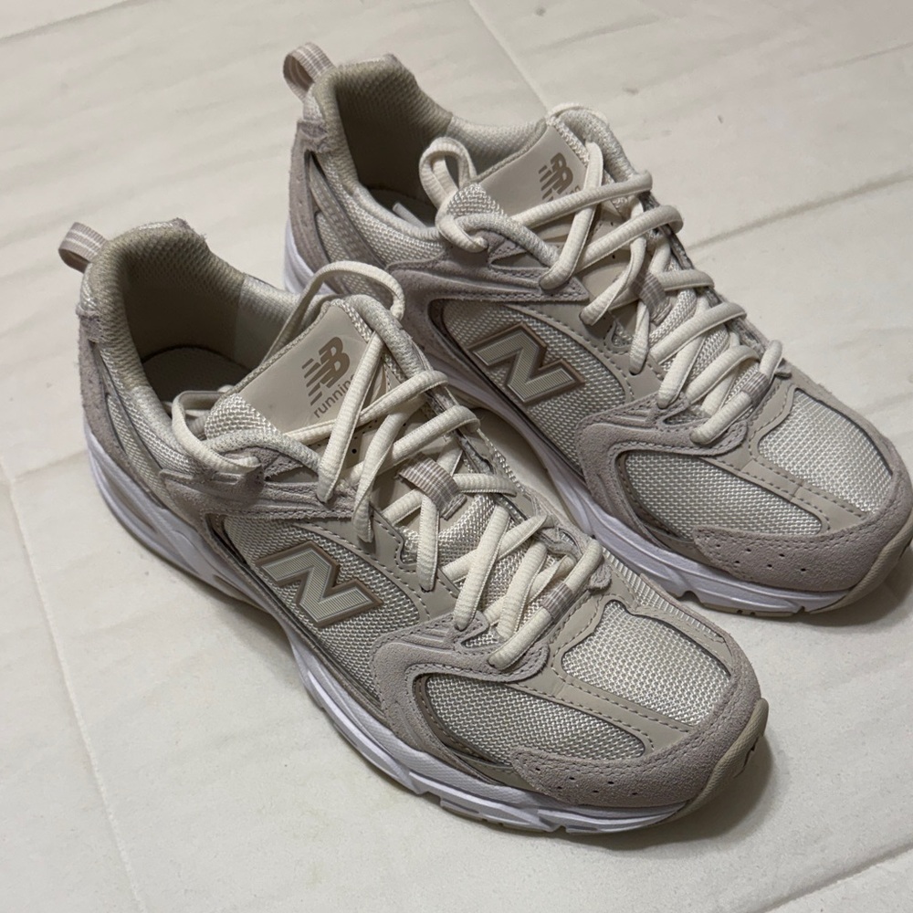 New Balance Women's Beige Running Shoes size 8
